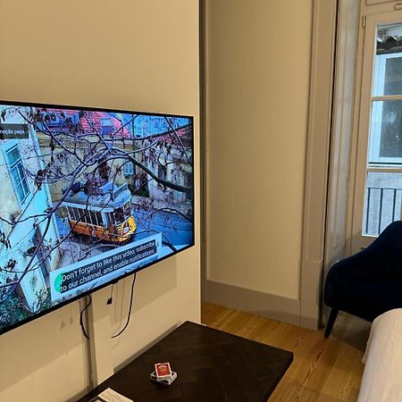 Double Room With Private Wc In Shared House In Downtown Lisbon Bagian luar foto