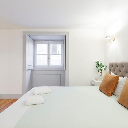 Double Room With Private Wc In Shared House In Downtown Lisbon Bagian luar foto