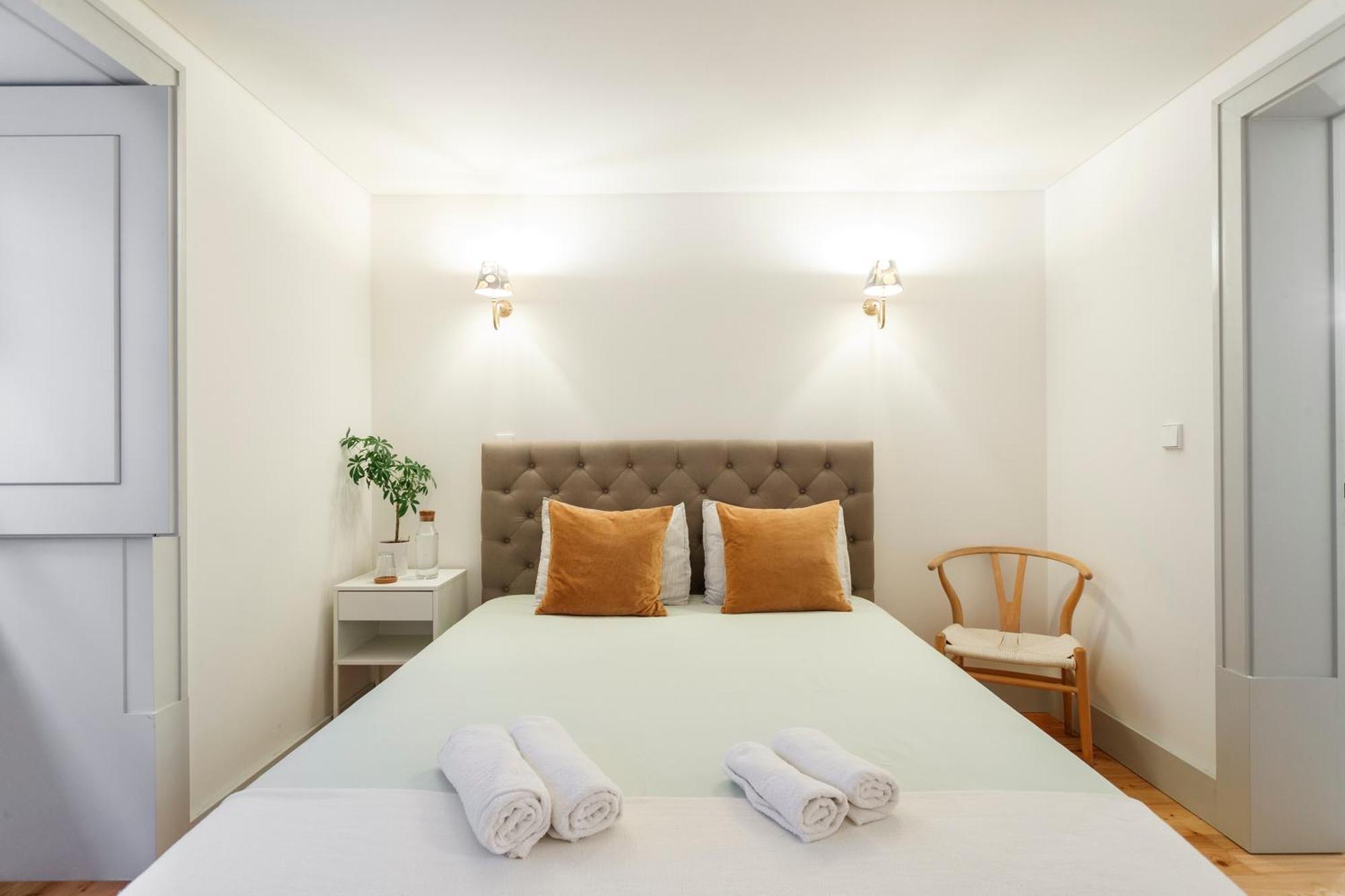 Double Room With Private Wc In Shared House In Downtown Lisbon Bagian luar foto
