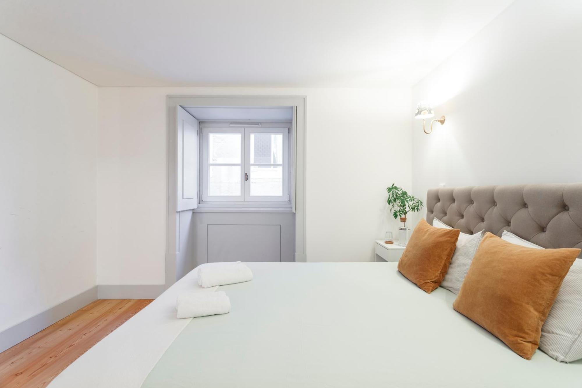 Double Room With Private Wc In Shared House In Downtown Lisbon Bagian luar foto