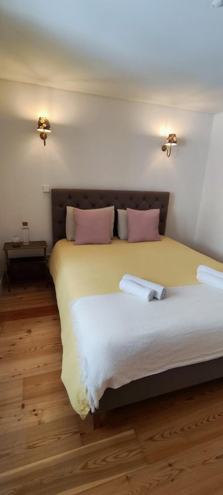Double Room With Private Wc In Shared House In Downtown Lisbon Bagian luar foto