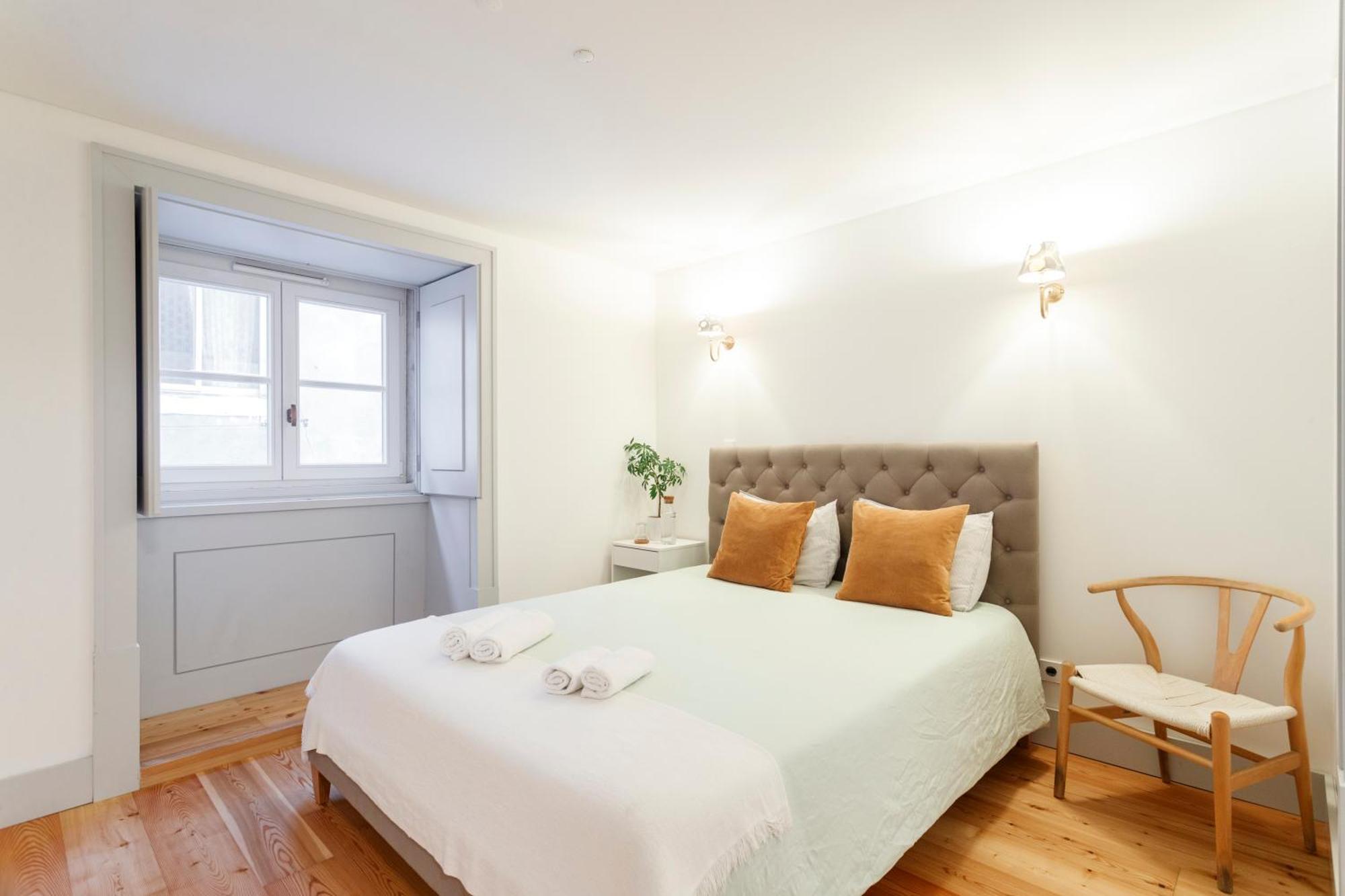 Double Room With Private Wc In Shared House In Downtown Lisbon Bagian luar foto